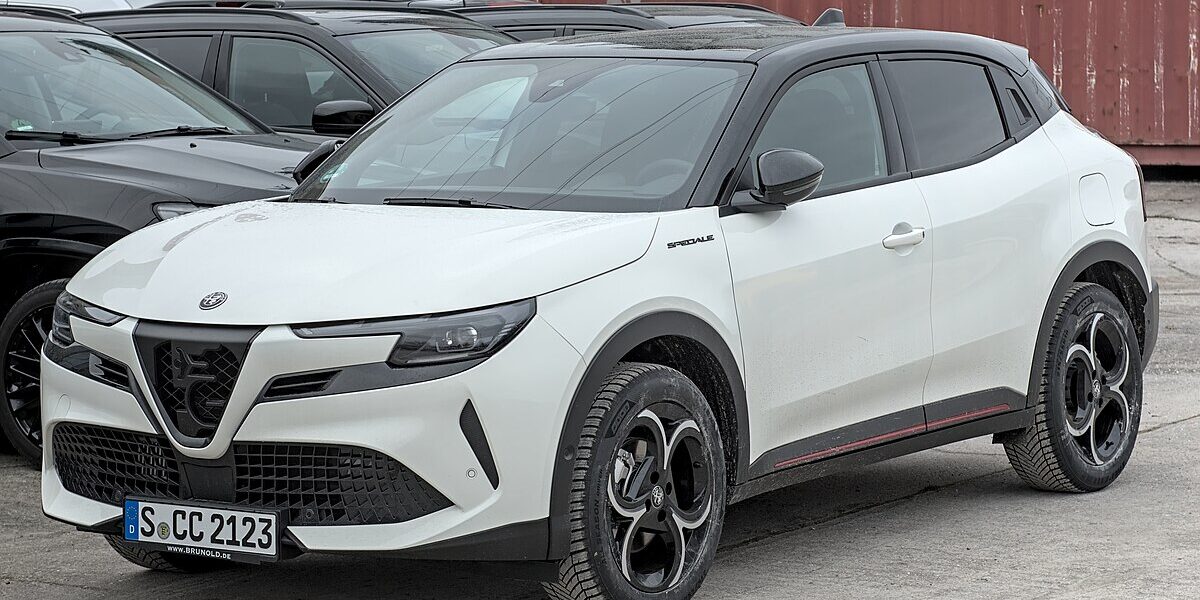 Alfa Romeo Junior Elettrica 54 kWh Veloce