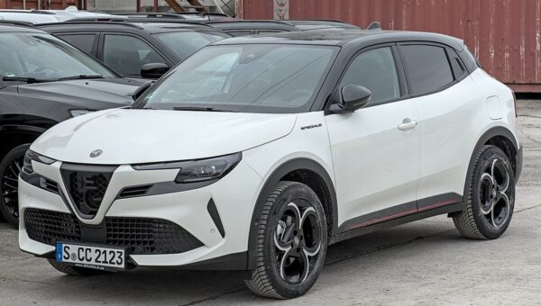 Alfa Romeo Junior Elettrica 54 kWh Veloce