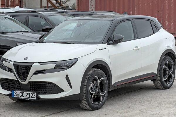 Alfa Romeo Junior Elettrica 54 kWh Veloce