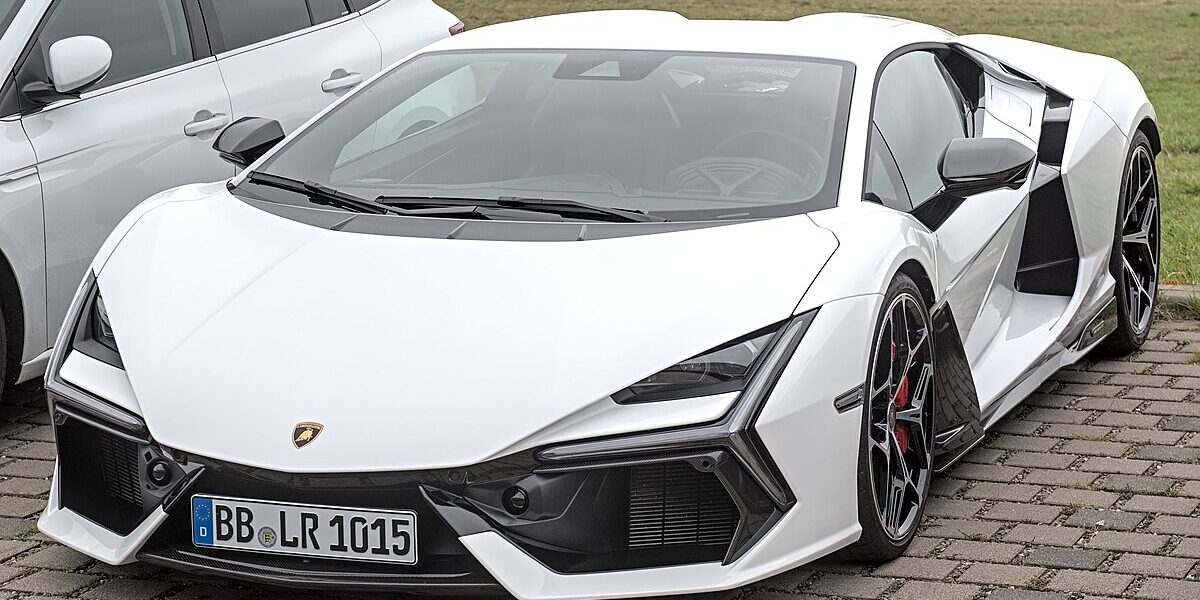 Lamborghini Revuelto