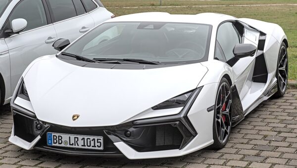 Lamborghini Revuelto
