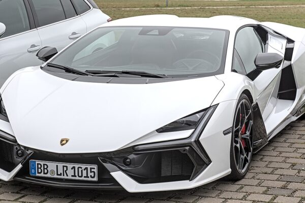 Lamborghini Revuelto