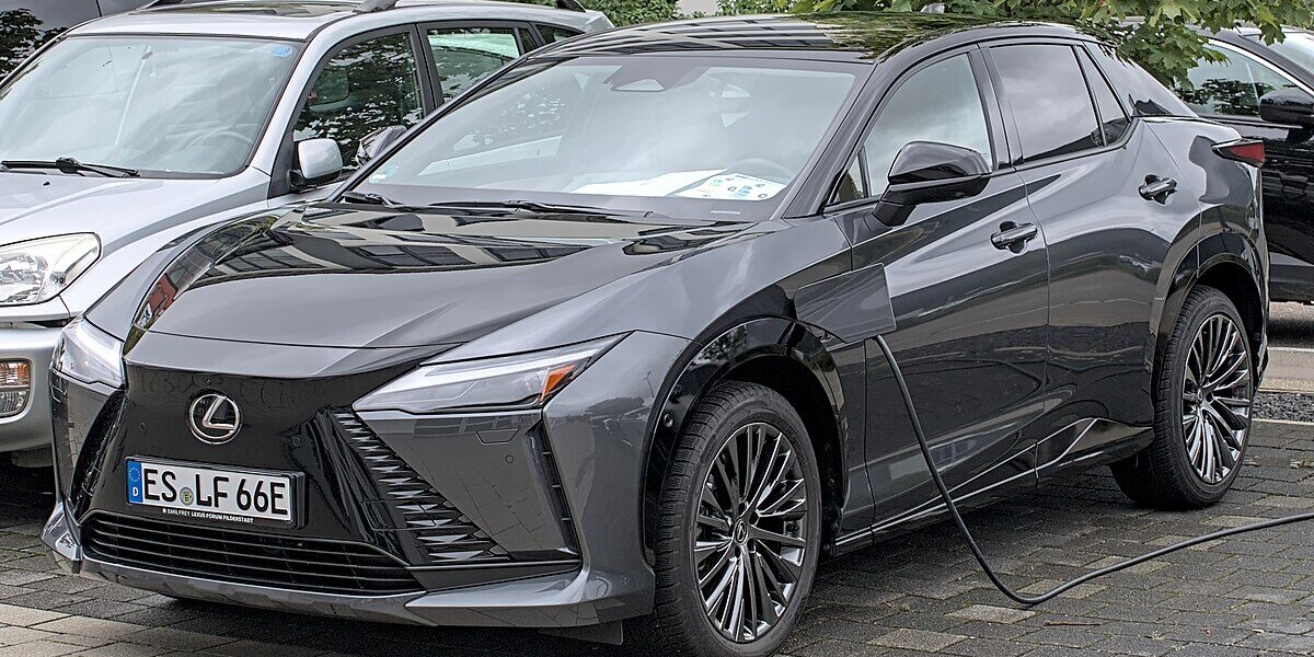Lexus RZ 450e