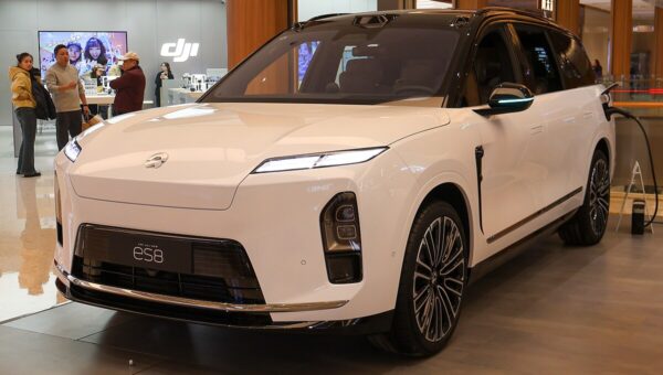 NIO EL8 Standard Range