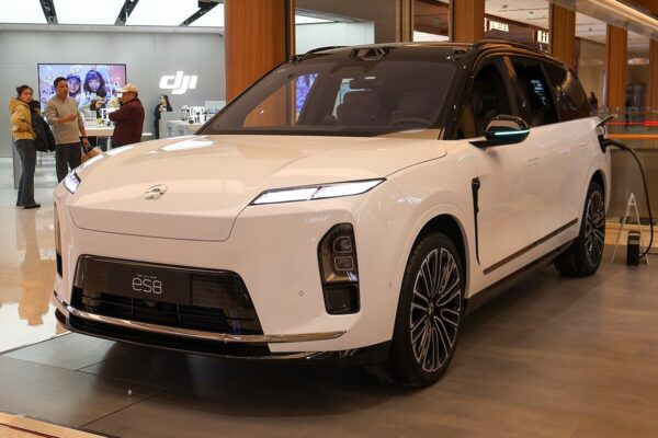 NIO EL8 Standard Range