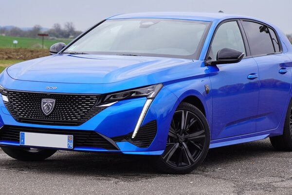 Peugeot e-308